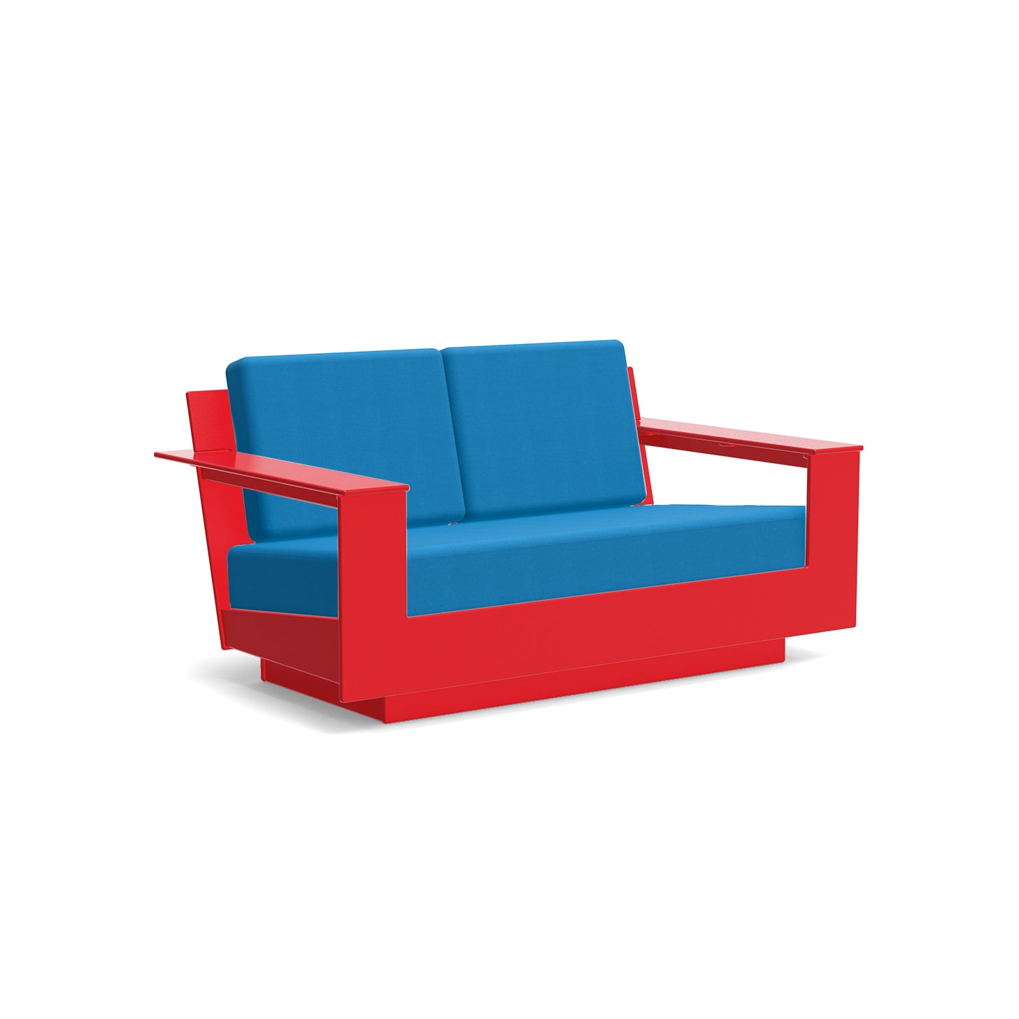 studio shot of nisswa loveseat in apple red with regatta blue  cushion